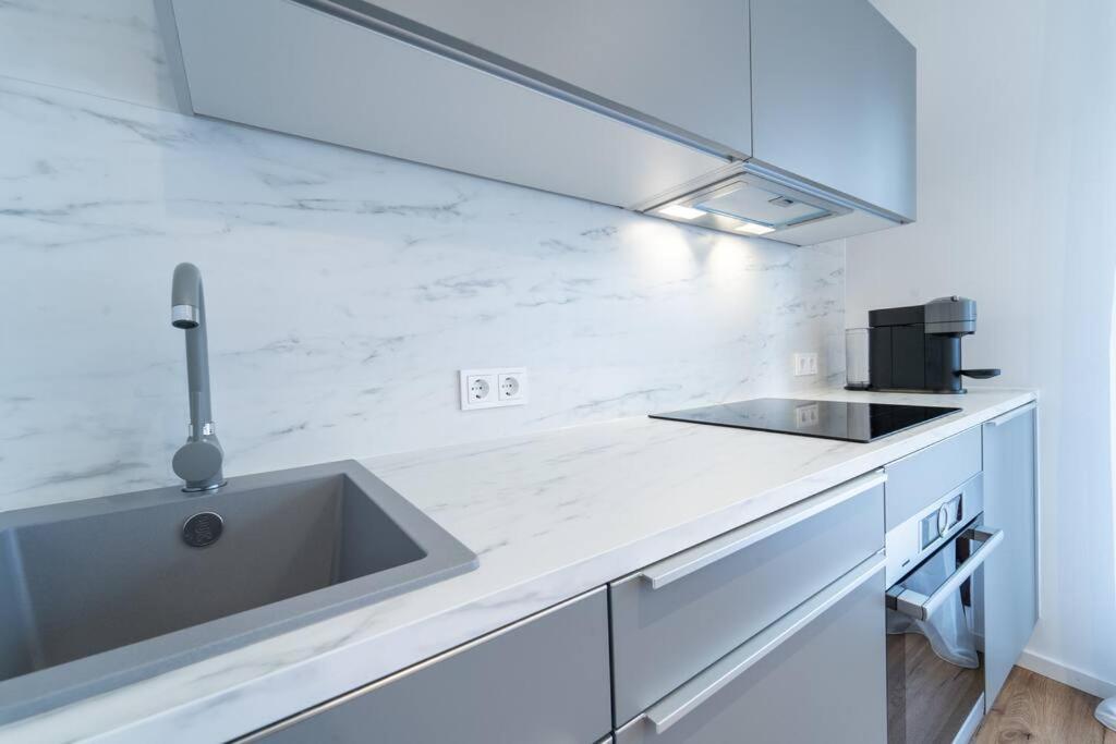 Apartment Mit Balkon Und Privatparkplatz Augsburg Exterior photo