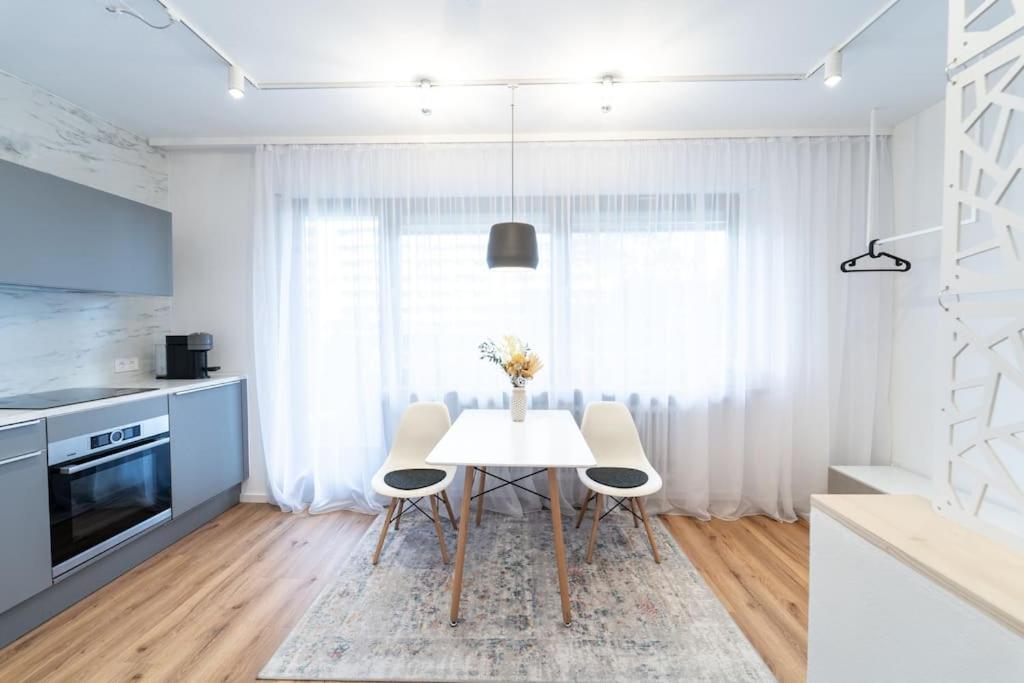 Apartment Mit Balkon Und Privatparkplatz Augsburg Exterior photo